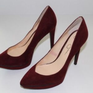 Jessica Simpson jumps